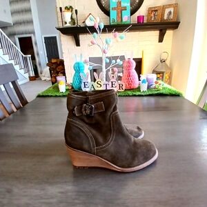 Claeks Brownish GRERN Suede Ankle Boots with Buckle SIZE 10 nwot
